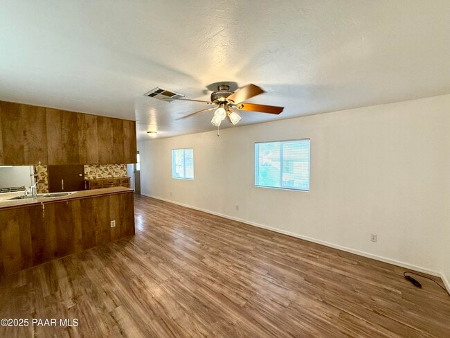 Photo - 950 Tumbleweed Dr