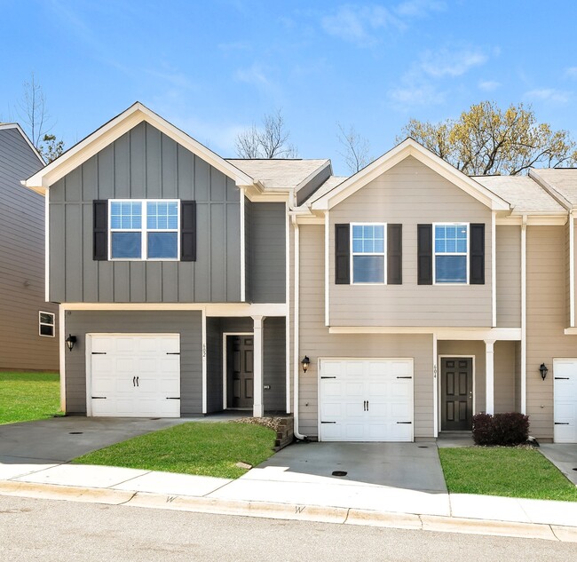 Building Photo - 604 Highwood Ln