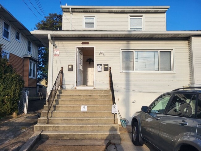 Building Photo - 1332 Stevens Ave Unit 2