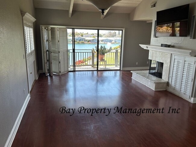 Photo - Premier Sherwood Lakes Location – Upstairs End Unit with Stunning Lake & Mountain Views