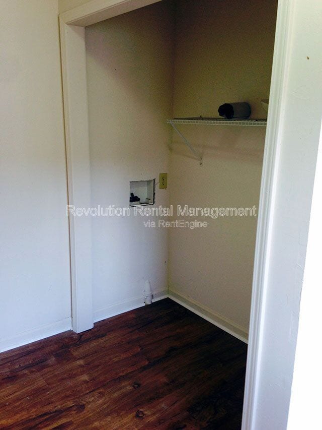 Photo - 721 English St