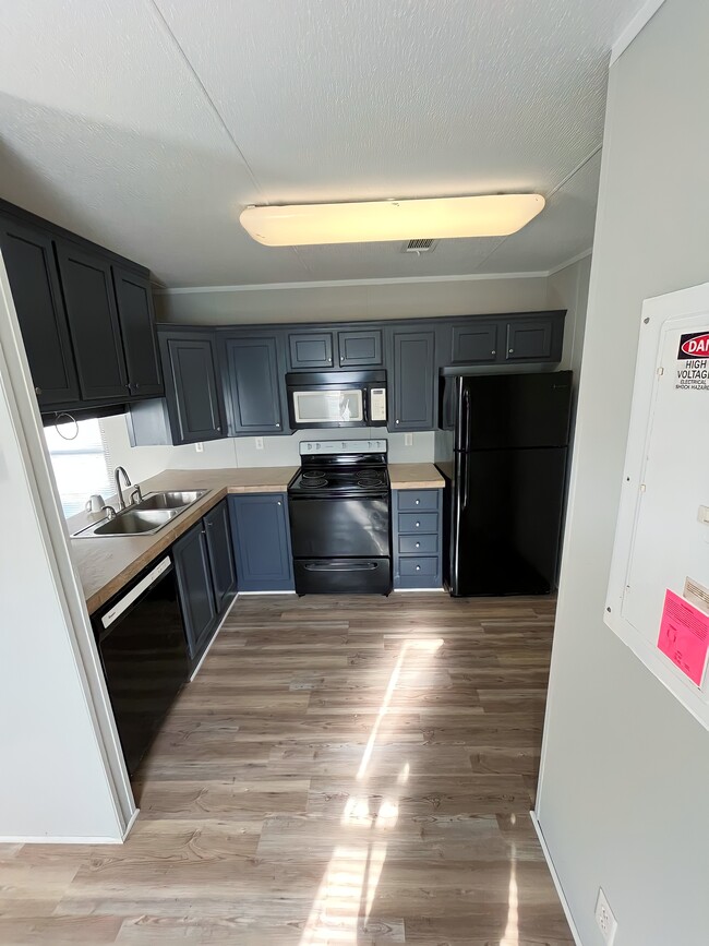 Photo - 110 N Michigan St