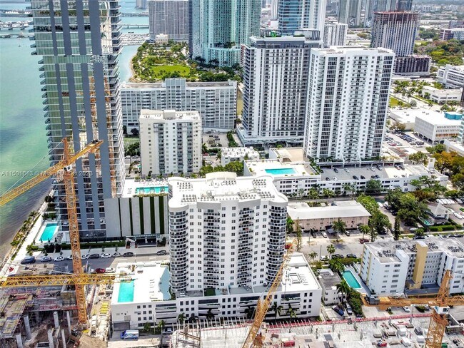 Photo - 601 NE 23rd St Unidad 1403