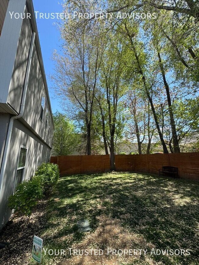 Photo - 447 N Beaumont Ct