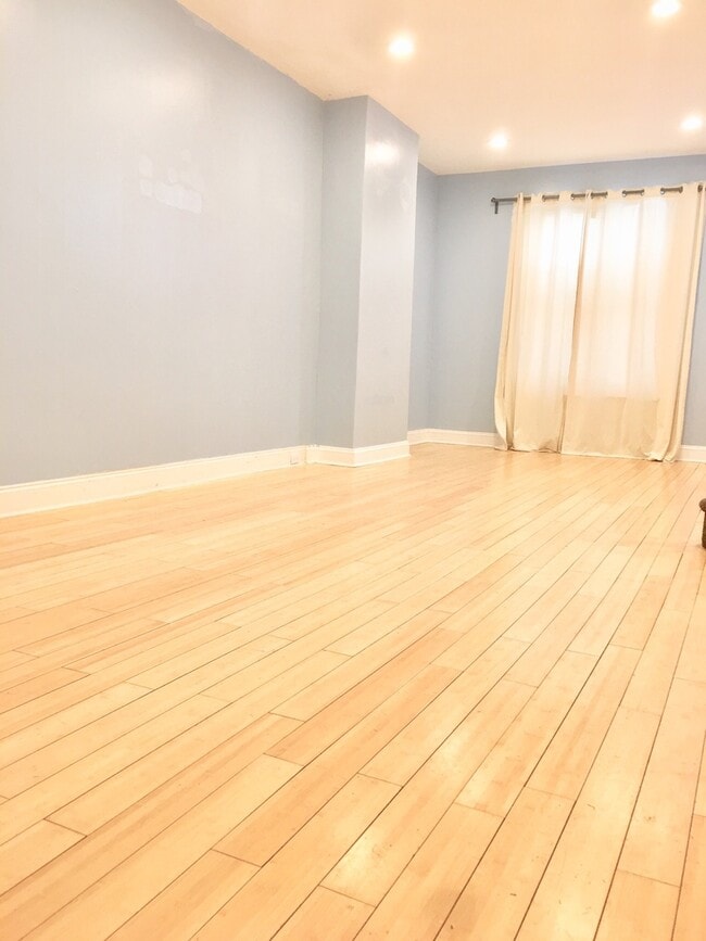 Photo - Beautiful 3-Bed/1-Bath Townhouse in Girard Estates/East Passyunk! Available Mid-August!