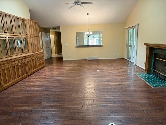 212 Chauncey Ct