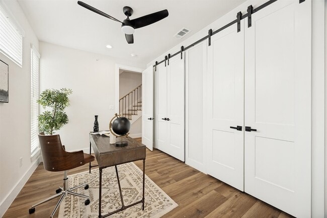 Building Photo - 5637 Live Oak St Unit 203