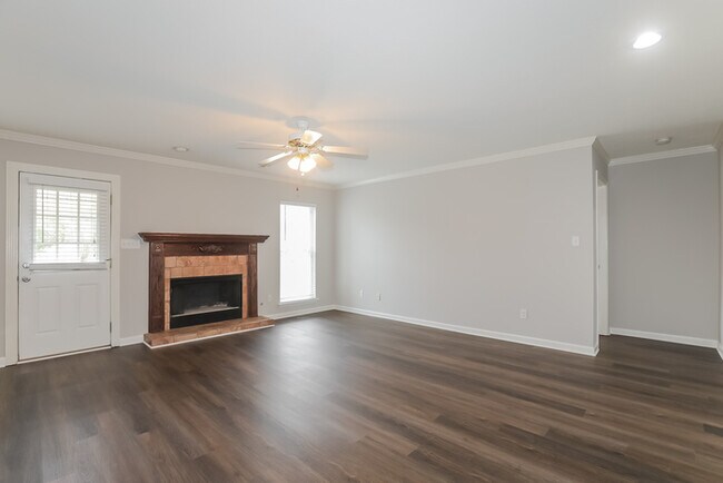 Photo - 818 Prairie Ln