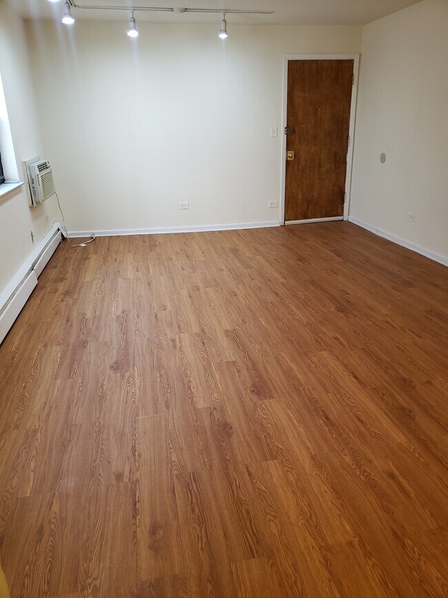 Photo - 6006 N Kenmore Ave