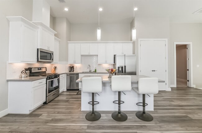 Photo - 5902 Gardendale Dr