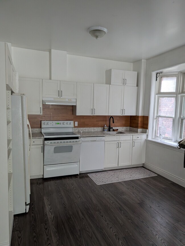 115 Close Av Unit Main floor