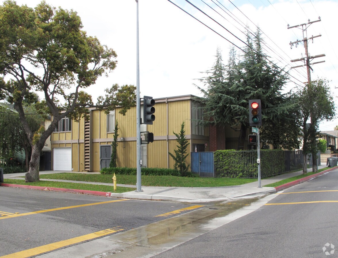 Photo - 15101 S Berendo Ave Apartments