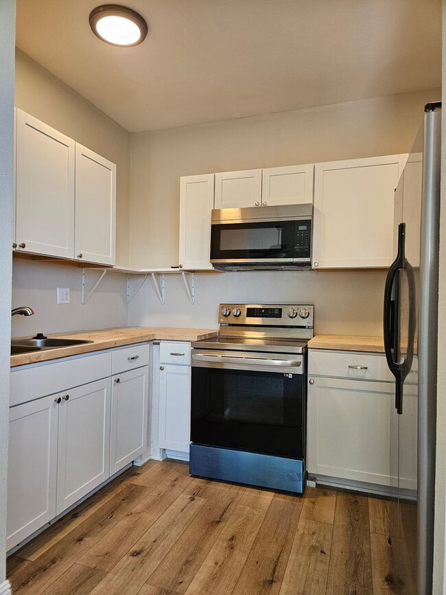 Photo - 13141 High Crest Rd Unit A