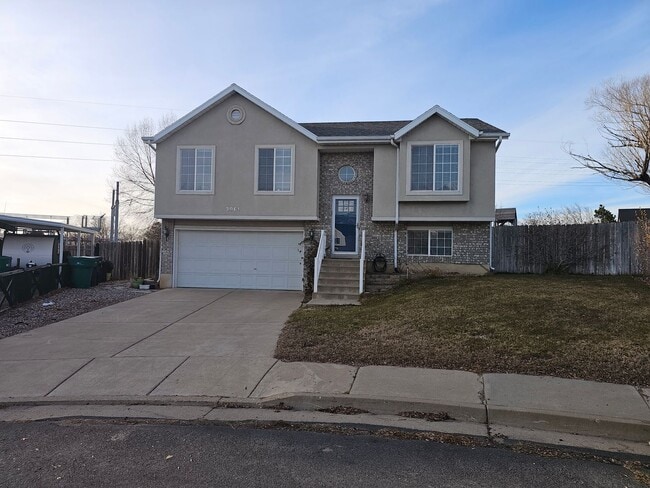 Building Photo - Spacious 4-Bed, 2-Bath Pet-Friendly Home with Central Air & 2-Car Garage! - Available NOW!