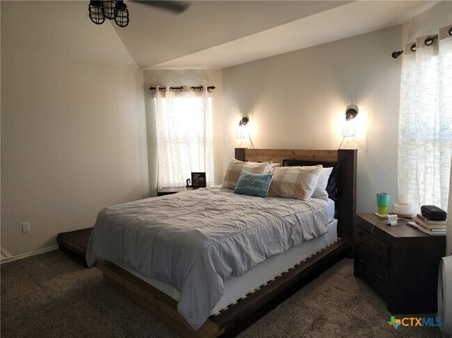 Photo - 210 Highmore Ct