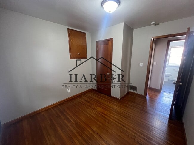 Photo - 709 5th Ave SW