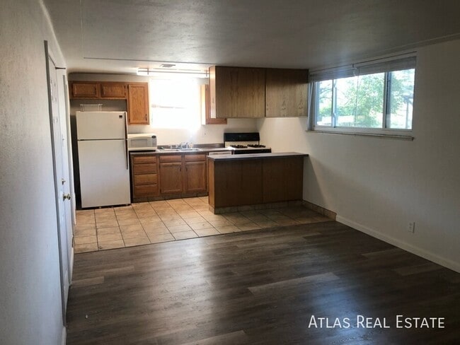 Photo - 2716 Grove St