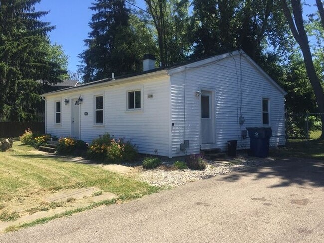 Photo - $1475 Charming, remodeled 3-Bed/1-Bath 952...