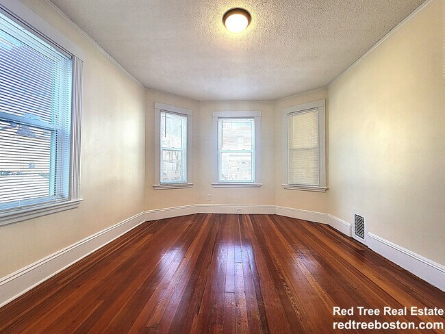 49 Montfern Ave