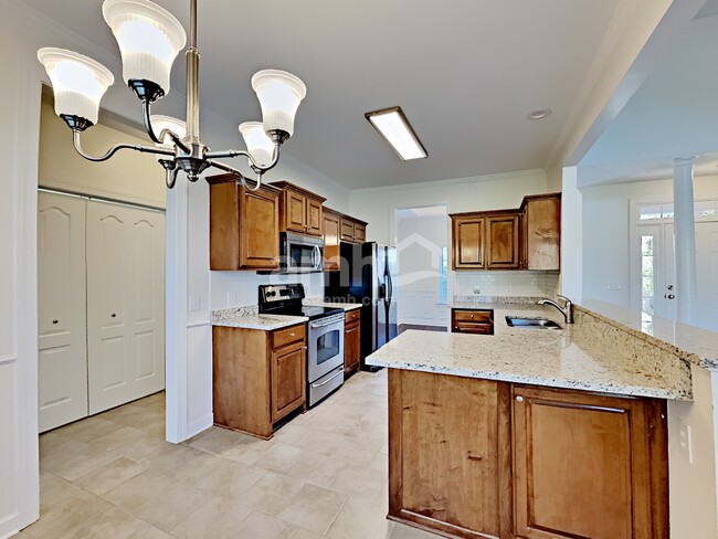 Photo - 563 Summit Way