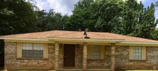 Building Photo - 700 Bonneville Dr Rental