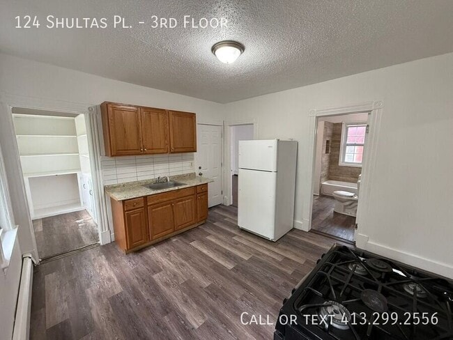 Building Photo - 124 Shultas Pl Unit 3rd Floor