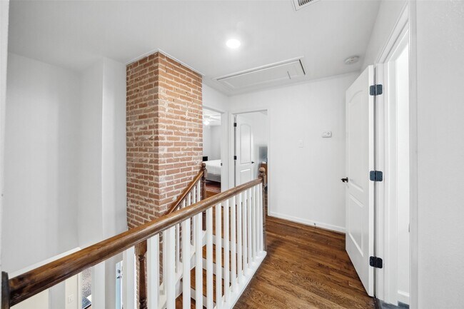 Photo - 2212 Rosewood St