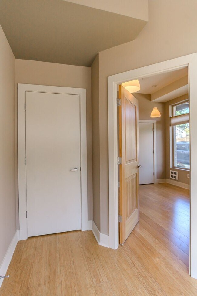 Photo - 3Bd/2.5Ba Seattle Townhouse
