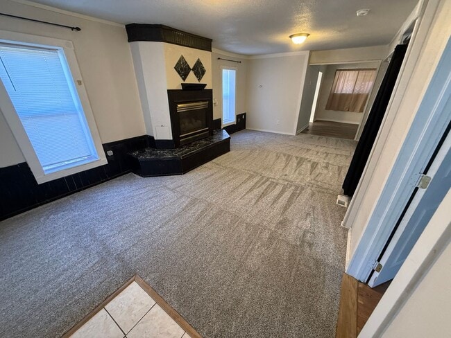 Photo - 3 Bedroom 1.5 Bath House Large 2 Car Detached Garage and Fenced Large Yard