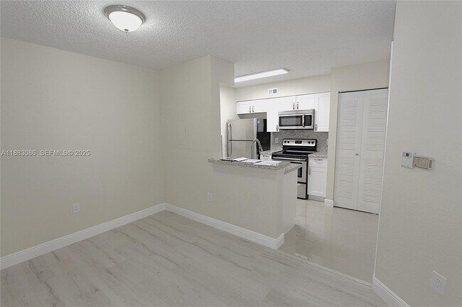 Photo - 2820 N Oakland Forest Dr Unidad 109