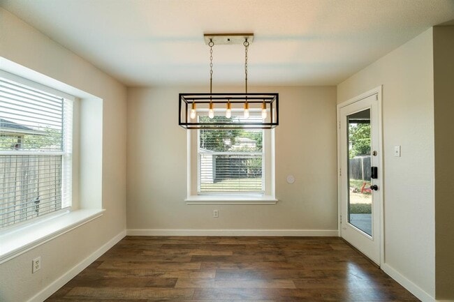 Photo - 408 Woodsorrel Way