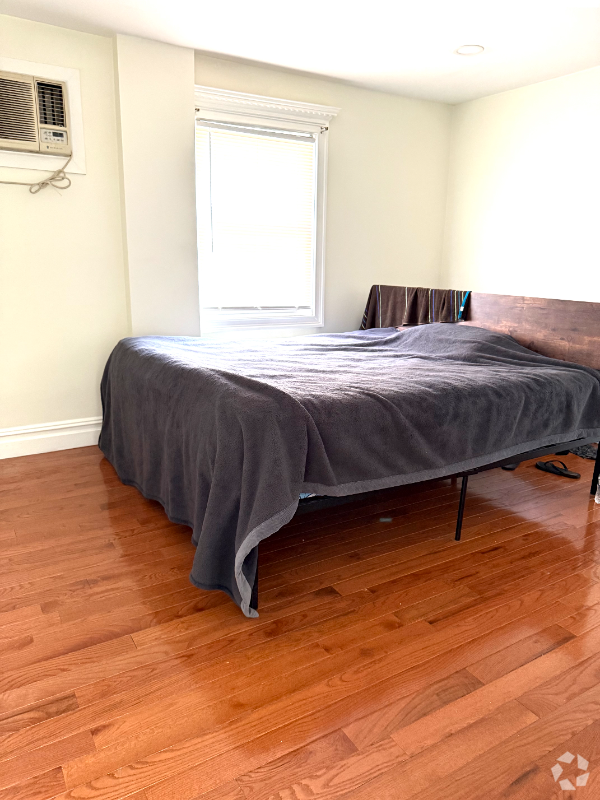 Building Photo - 184 184th St Unit 1B Rental