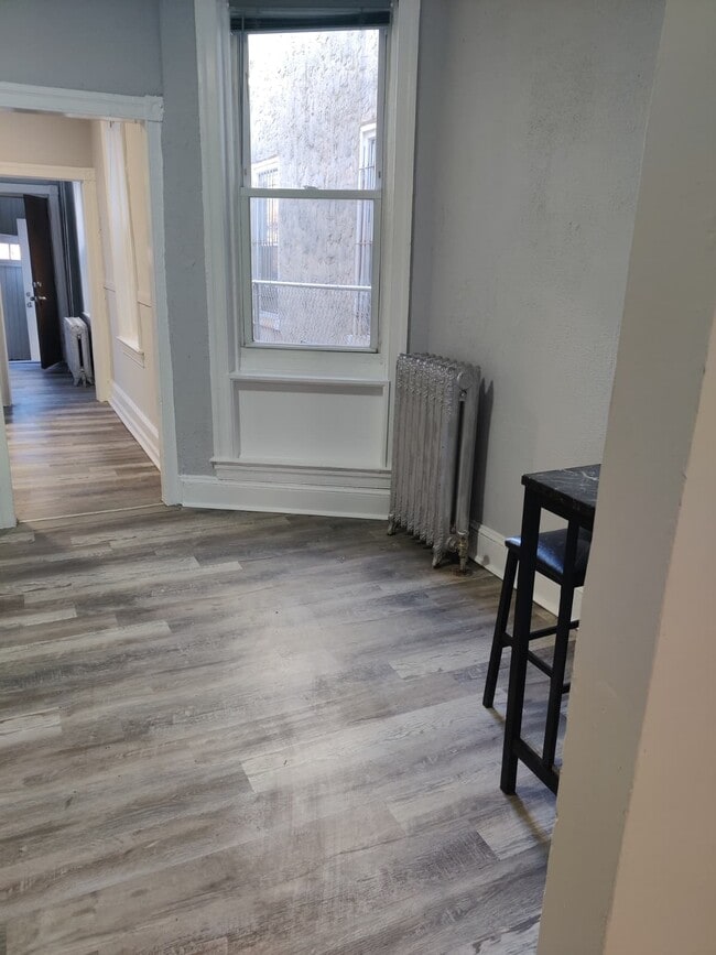 Photo - 127 E Coulter St