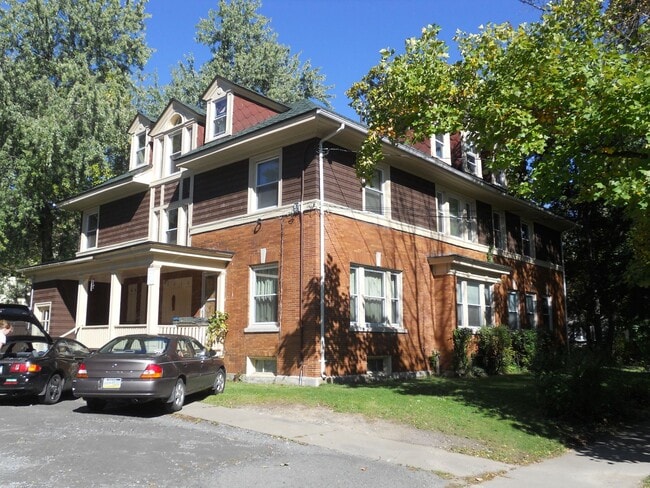 Photo - 560-1 Allen - Available 6/1/26 - Spacious ... Unidad Allen 560.1