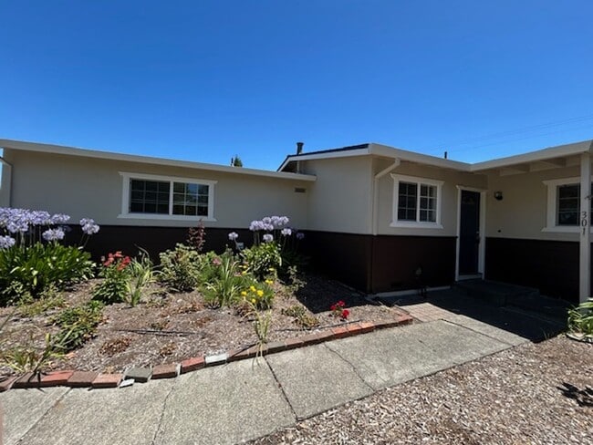 Photo - Cosigners okay =) 4 Large Bedrooms and 2 Full Baths ~ Small Pet Negotiable