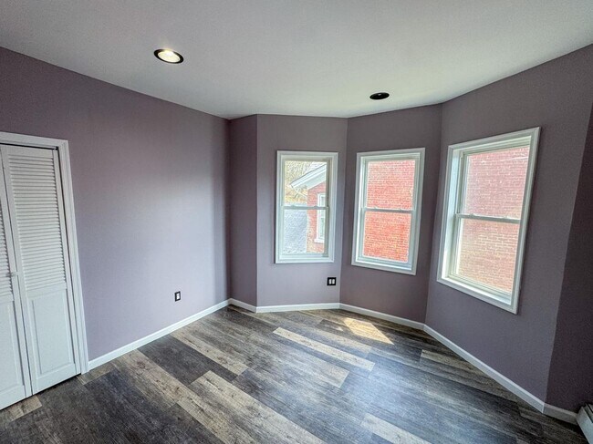 Photo - 354 N Main St