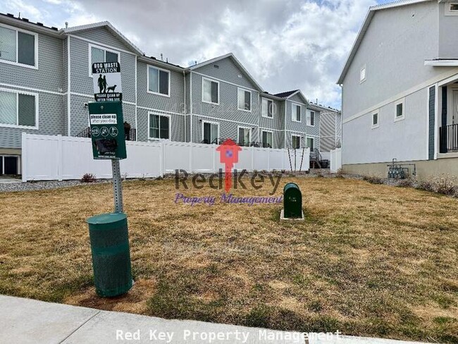 Building Photo - Wayne Way Townhouse