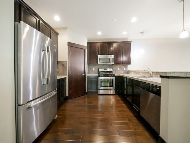 Photo - Peaceful 3 bed, 2.5 bath townhouse in Rent...