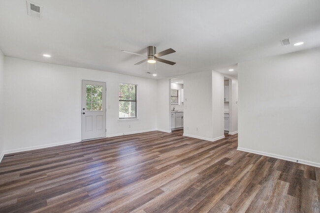 Photo - 114 Langley Dr