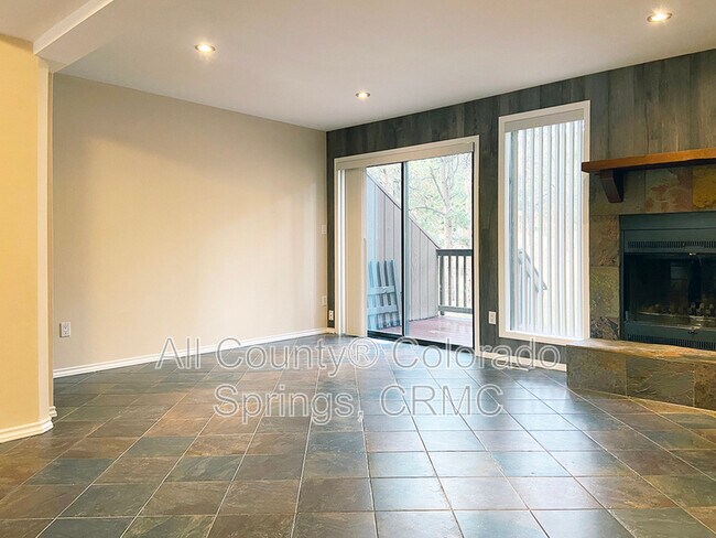 Photo - 550 Manor Ct