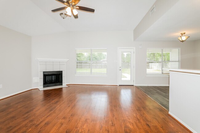 Photo - 7122 Woodland Oaks