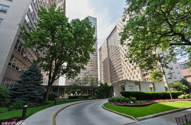 Building Photo - 3950 N Lake Shore Dr Unit 1428 Rental