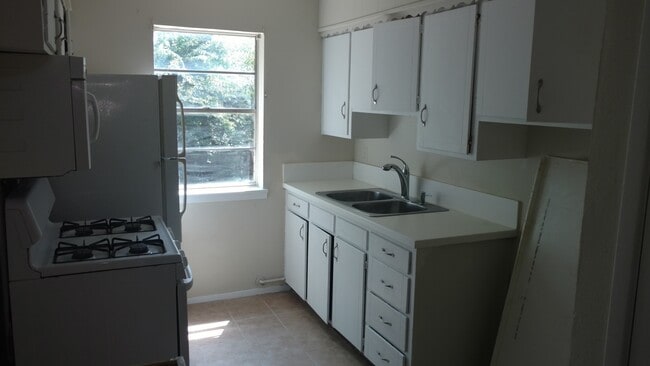 Photo - 3 bed 1 bath house. Available now.