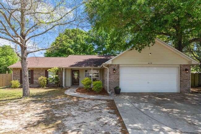 Photo - 425 Whirlaway Ct