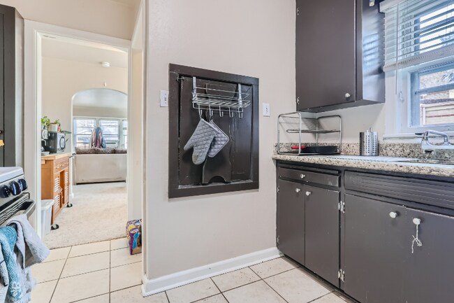 Photo - 759 Bellaire St