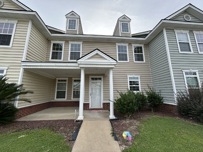 Building Photo - Town House For Rent