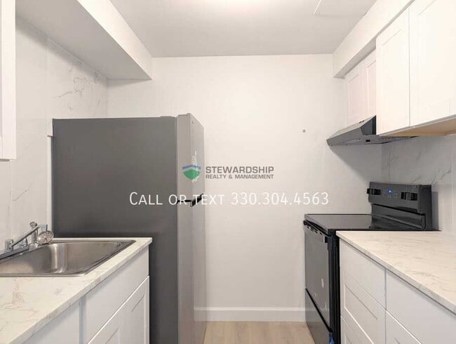 Building Photo - 376 Oak Mnr Ave NE Rental