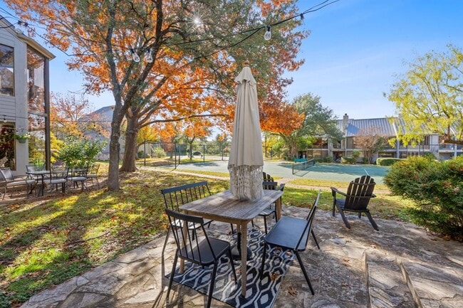 Photo - 112 World of Tennis Sq