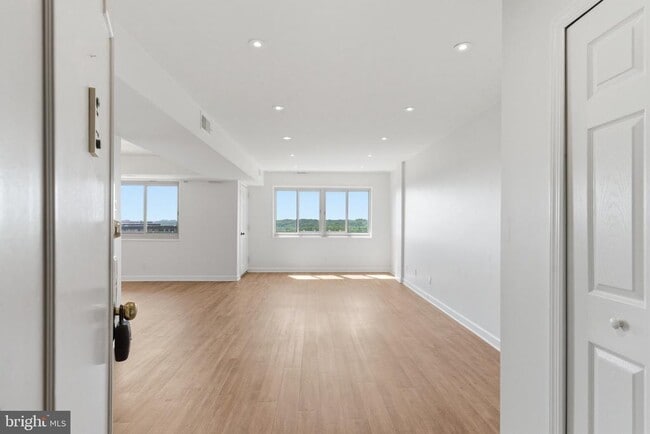 Photo - 5340 Holmes Run Pkwy Unit 1519