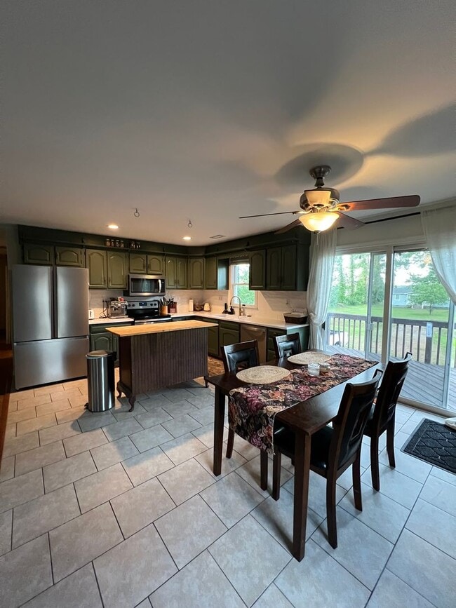 Photo - 131 River Shore Dr